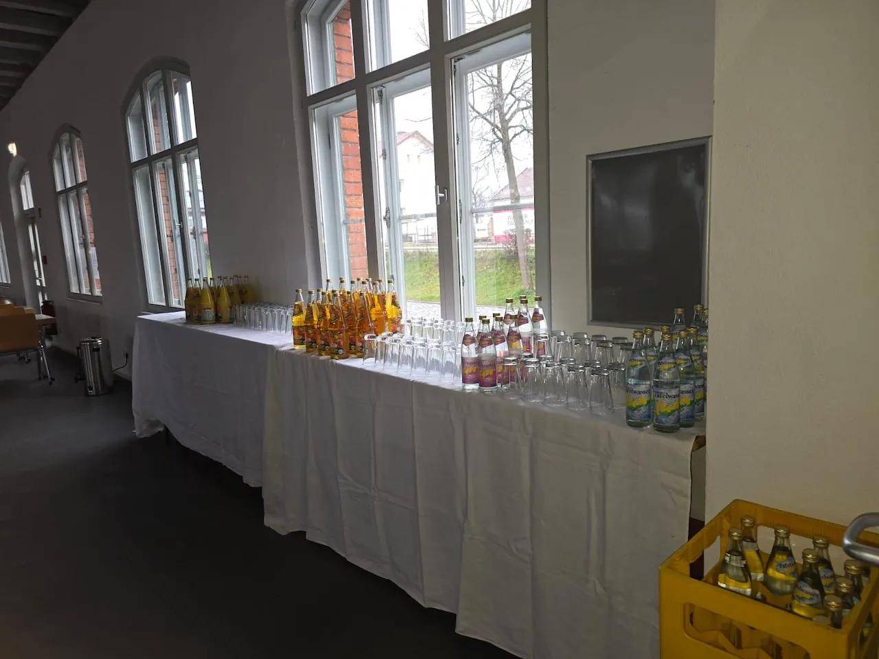 Förderverein Städtischer Kindergärten Neumarkt Sankt Veit - gedeckter Tisch